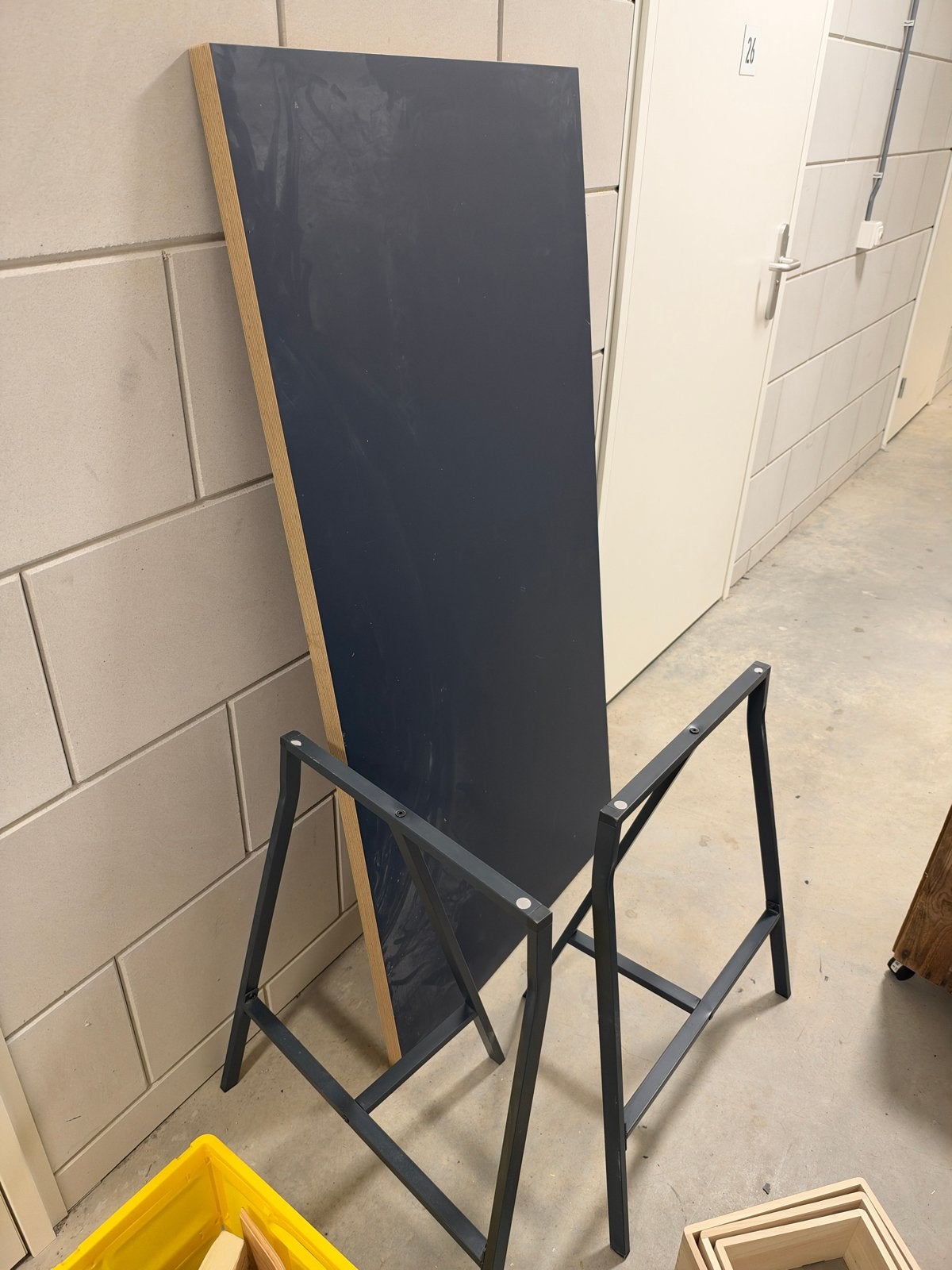 IKEA bureau gratis af te halen, Zwart, Gebruikt, Spaanplaat of MDF, Ophalen of Verzenden
