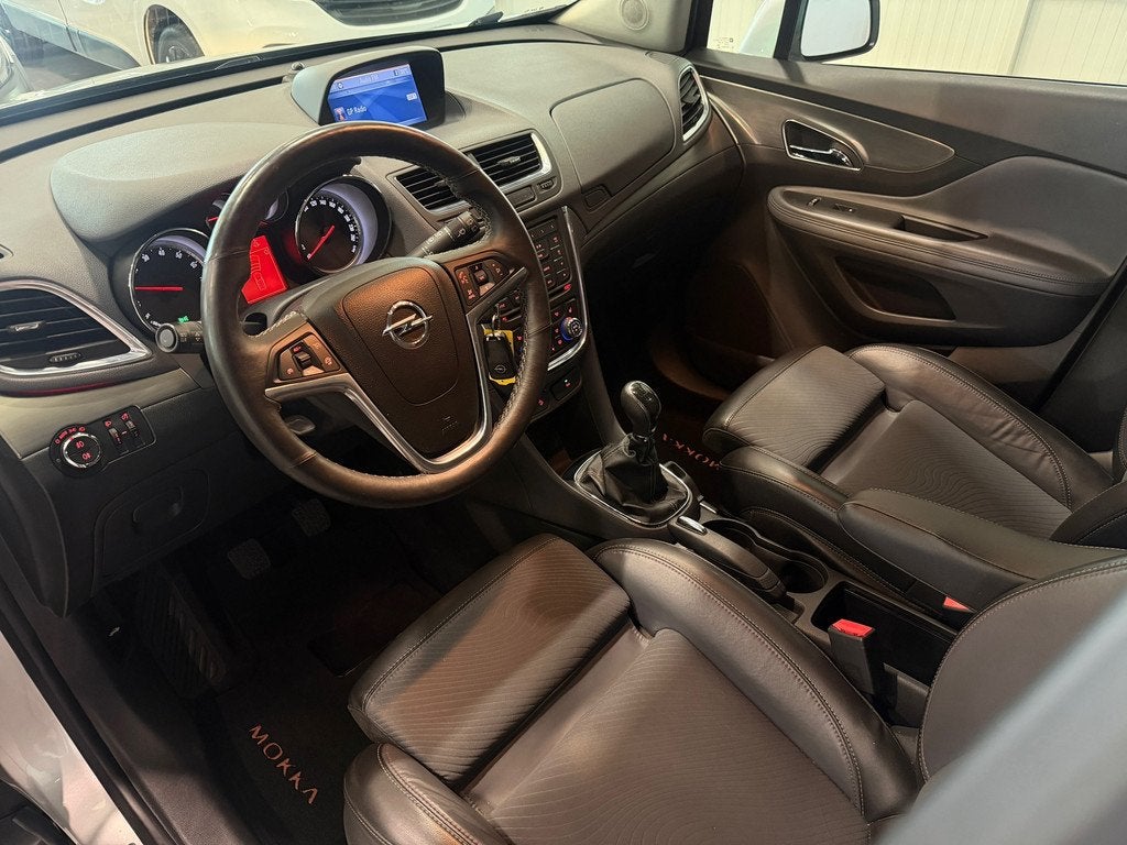 Opel Mokka 1.6 Cosmo Trekhaak|Navigatie|Camera|Stoelverw., Auto's, Euro 5, Gebruikt, Zwart, 4 cilinders