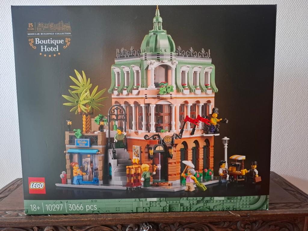 Lego 10297 Boutique Hotel - Nieuw in ongeopende doos, Overige thema's, Lego, Nieuw, Ophalen of Verzenden