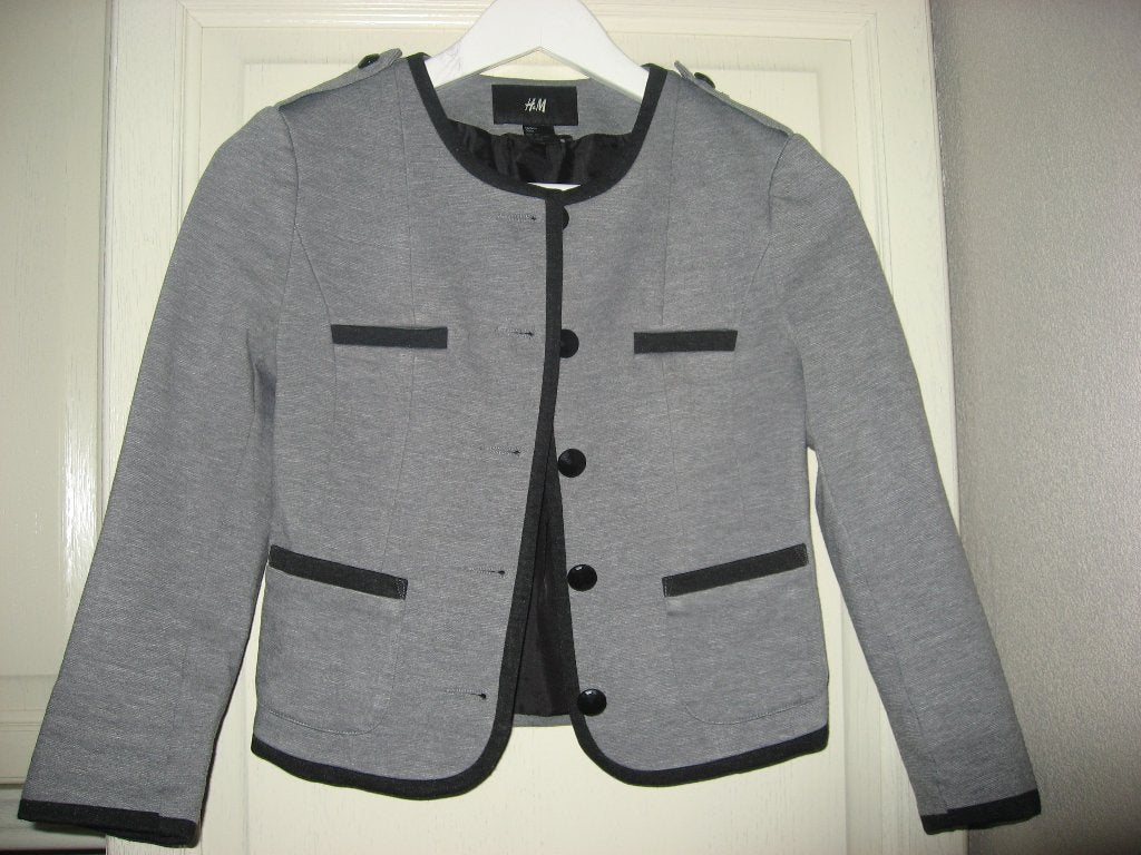 SALE kort grijs jasje met zwarte bies, mt 34, Verzenden, Zo goed als nieuw, Jasje, Maat 34 (XS) of kleiner