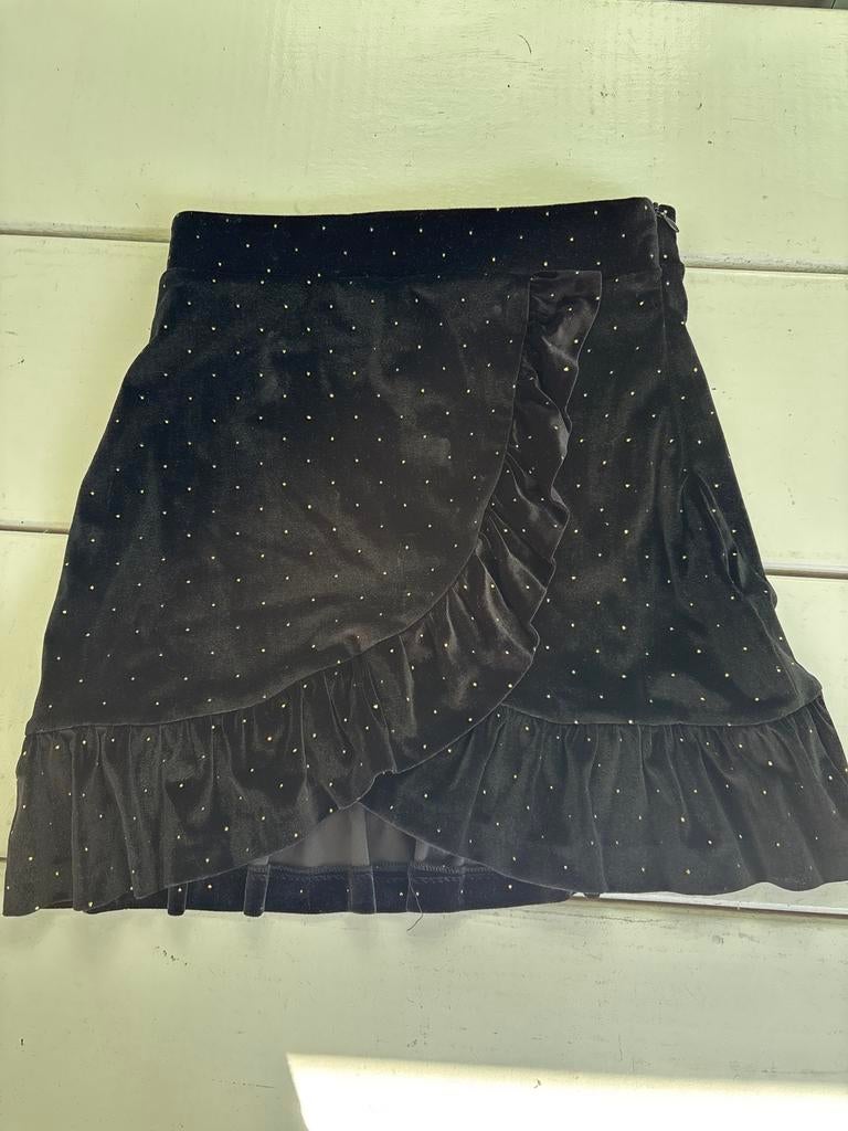 Zwart Nikki rokje maat 34 met gouden studs, Kleding | Dames, Rokken, Zwart, Ophalen of Verzenden, Zo goed als nieuw, Maat 34 (XS) of kleiner