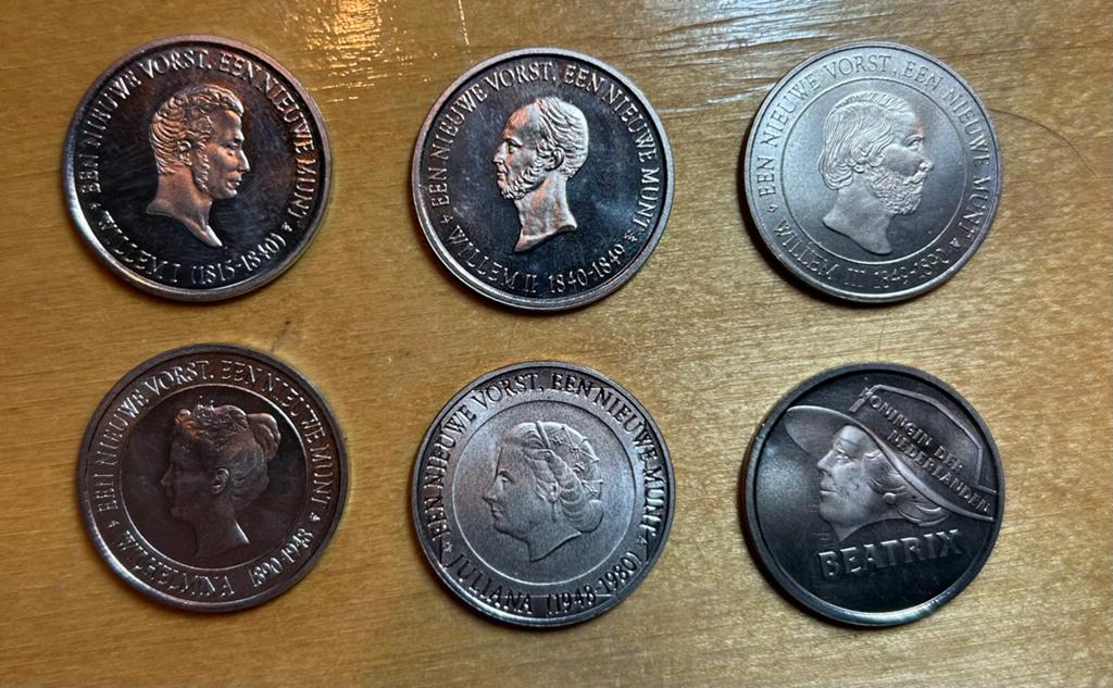 6 gulden munten met vorsten uit NL, Postzegels en Munten, Verzenden, Koningin Beatrix, 1 gulden, Setje