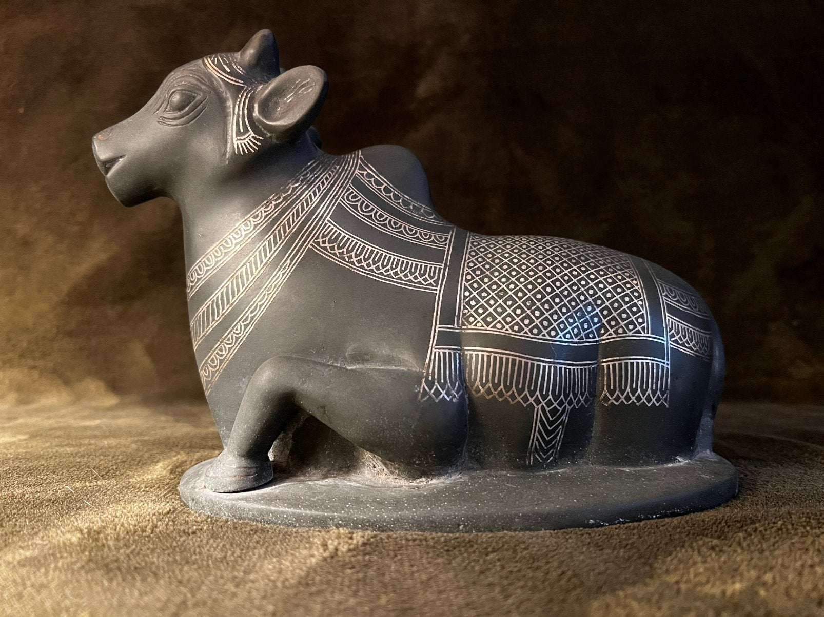 Handgemaakte Bidriware Nandi Stier (25,5 cm)  Zilverinleg, 16 cm, India, Ingelegd, Metaal