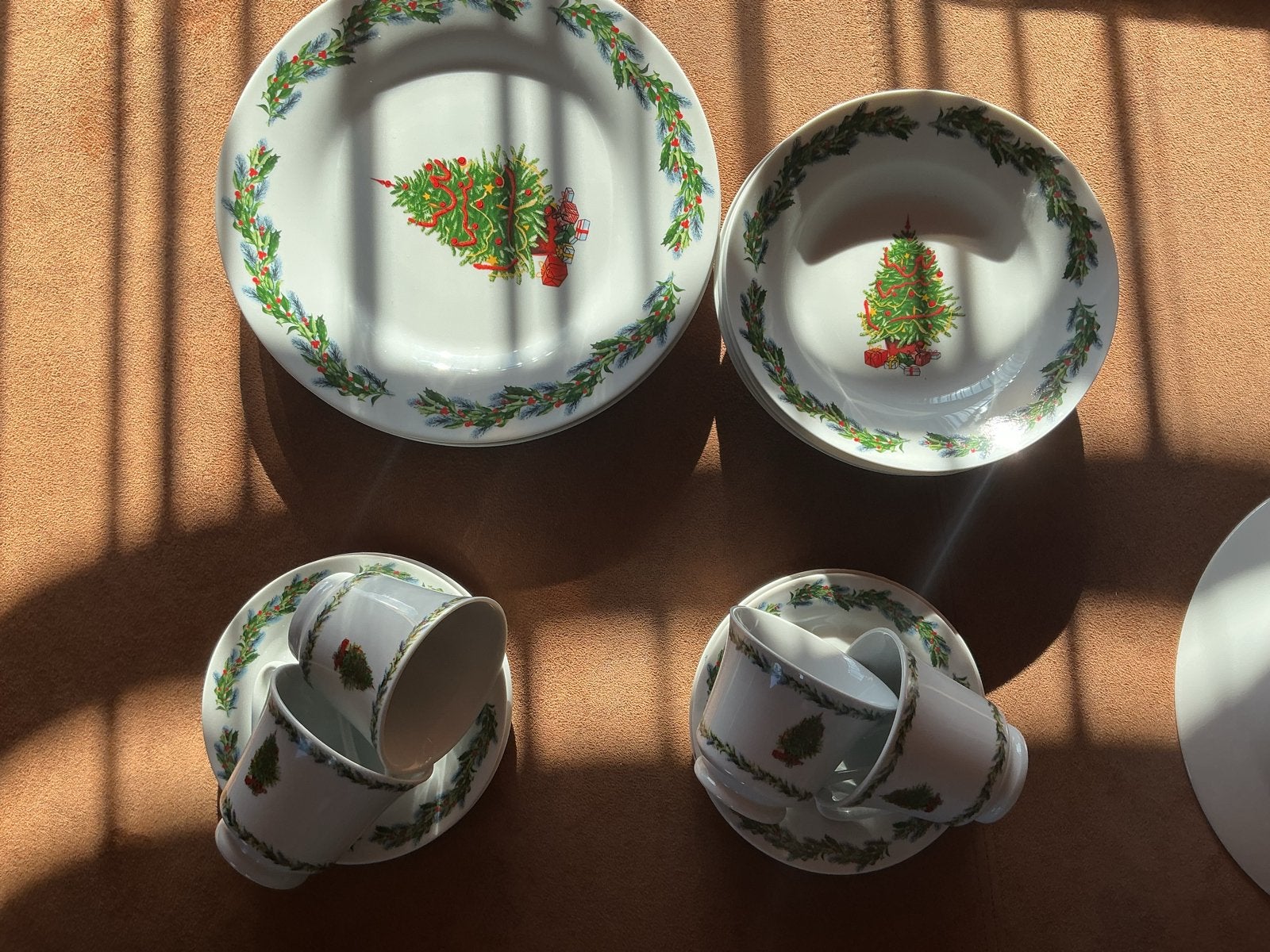 Nieuw 4-delig Kerstservies - Borden en Kopjes, Diversen, Ophalen, Nieuw