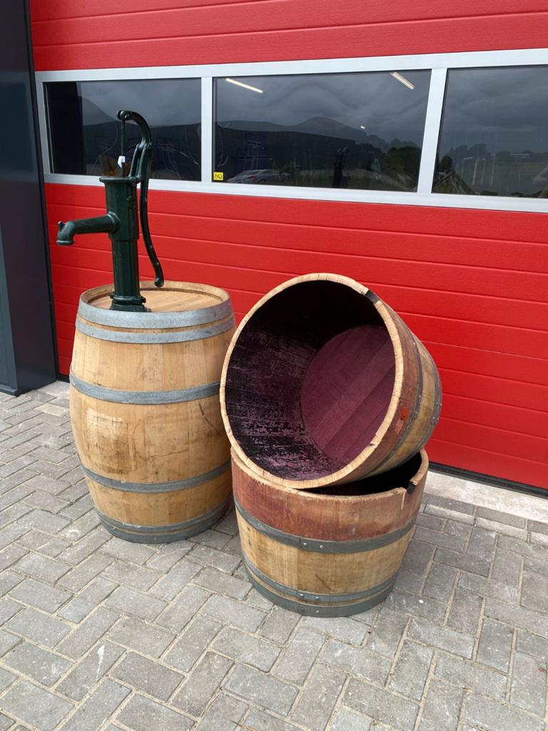 Eiken wijnvat regenton met gietijzeren hand pomp , boembak, 150 liter of meer, Ophalen, Zo goed als nieuw, Hout