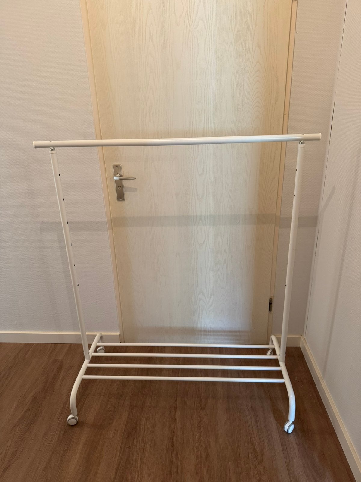 Ikea Rigga wit kledingrek nieuwstaat, Kleding | Dames, Kledingrekken, Ophalen, Zo goed als nieuw