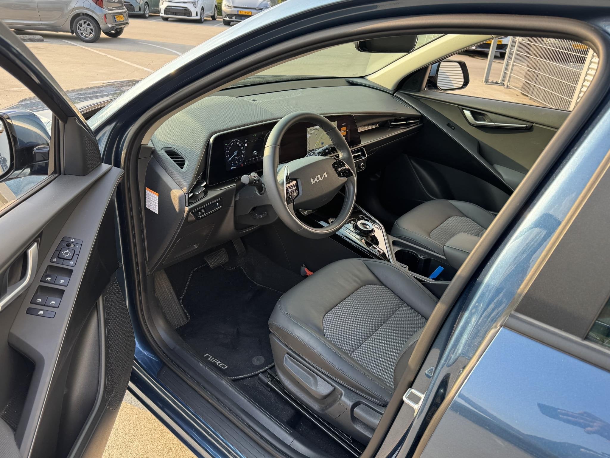 Kia Niro EV DynamicLine 64.8 kWh SOH 100% | NW door ons gele, Gebruikt, 750 kg, Automatische klimaatregeling, Leder en Stof