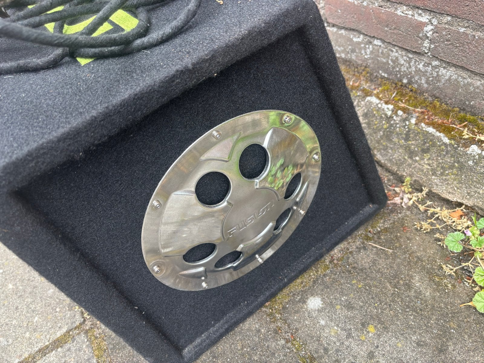 Fusion Subwoofer met ingebouwde versterker en bekabeling, Ophalen, Gebruikt