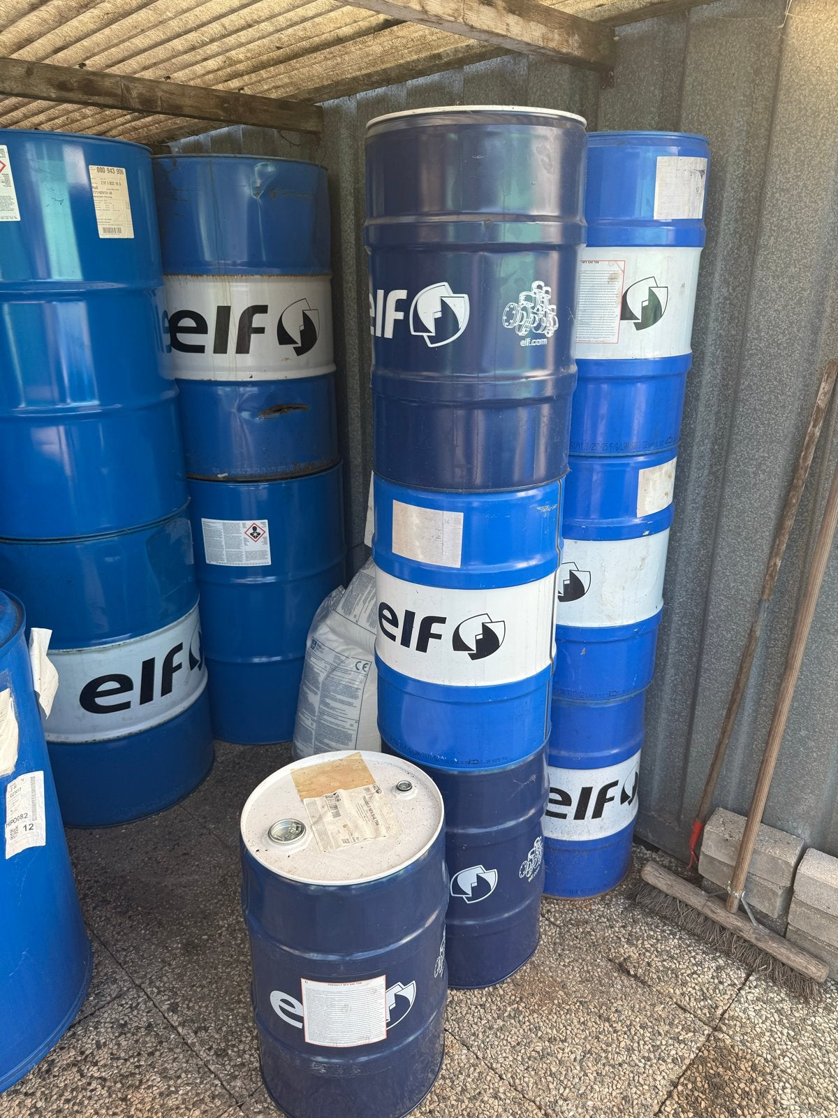 Lege olievaten 60L (7 stuks) en 208L (8 stuks), Ophalen, Gebruikt