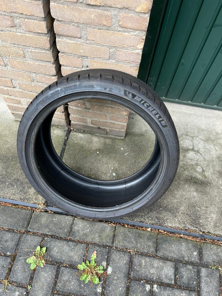 Te koop banden michelin pilot sport 4 stuks, Auto-onderdelen, Banden en Velgen, Ophalen of Verzenden
