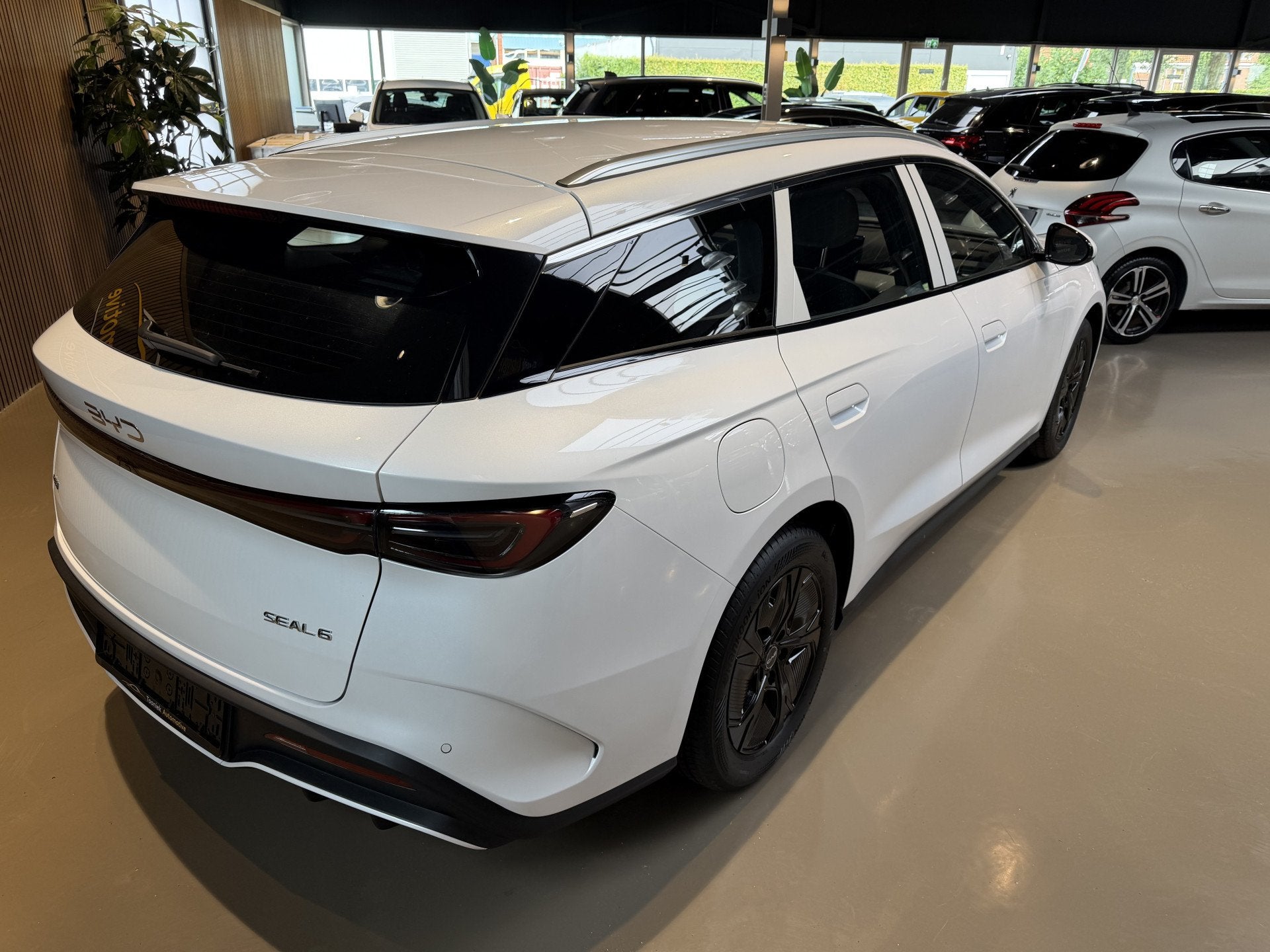 BYD SEAL 6 Touring 1.5 DM-i PHEV | Boost | Leder | Camera |, Auto's, Huisgarantie, Met garantie (alle), Wit, Seal