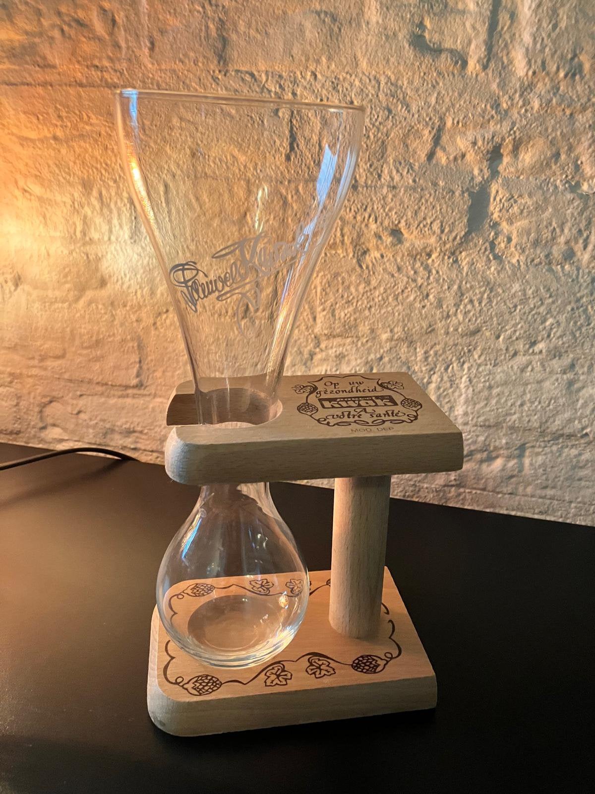 Kwakglas in houten houder - Pauwel Kwak bierglas, Verzamelen, Biermerken, Zo goed als nieuw, Glas of Glazen, Overige merken, Ophalen of Verzenden
