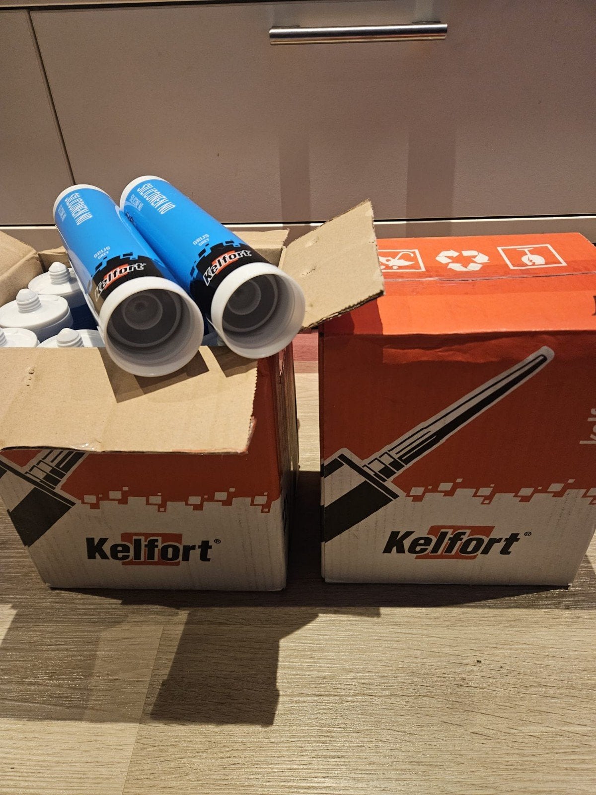 SILICONEN/SANITAIR KIT
LICHT GRIJS
MERK KELFORT, Doe-het-zelf en Verbouw, Ophalen of Verzenden, Nieuw