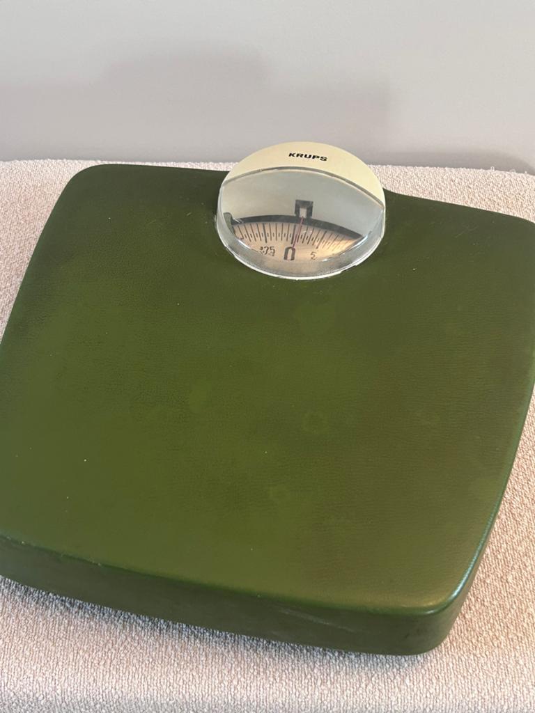 Jaren 70 olijfgroene Krups weegschaal, Gebruikt, Analoog, 100 kg of meer, Ophalen of Verzenden