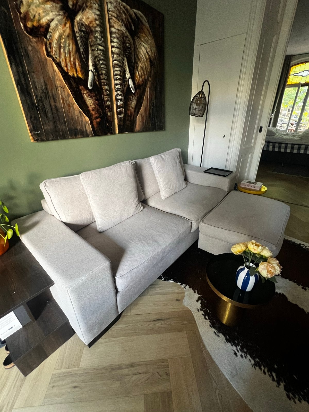 Nette grijze design 2-zits bank met hocker, Huis en Inrichting, Banken | Bankstellen, Ophalen, Hoekbank, Driepersoons, 75 tot 100 cm