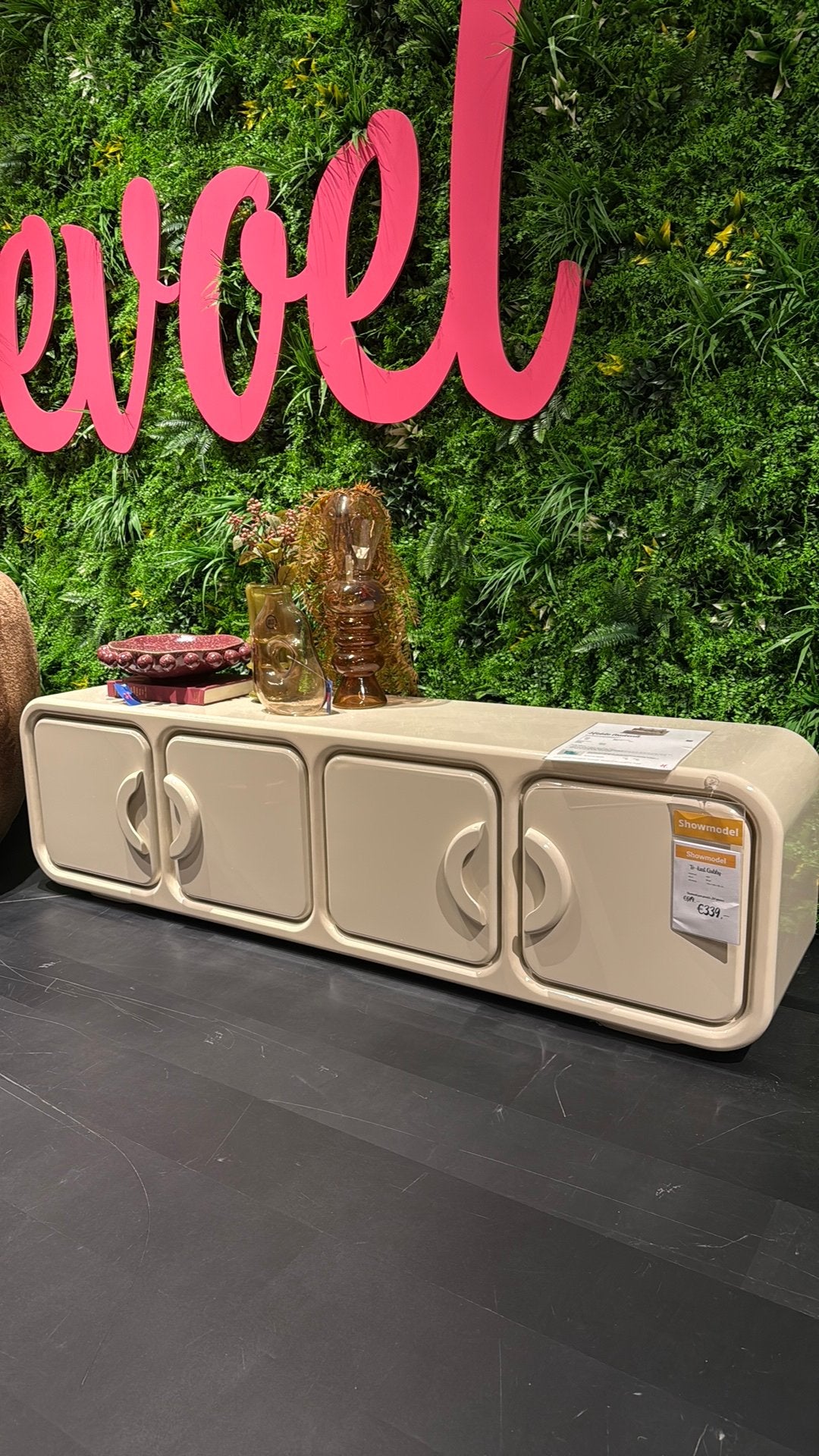 Tv Kast Showmodel Gubby, Ophalen, Overige materialen, 150 tot 200 cm, Zo goed als nieuw