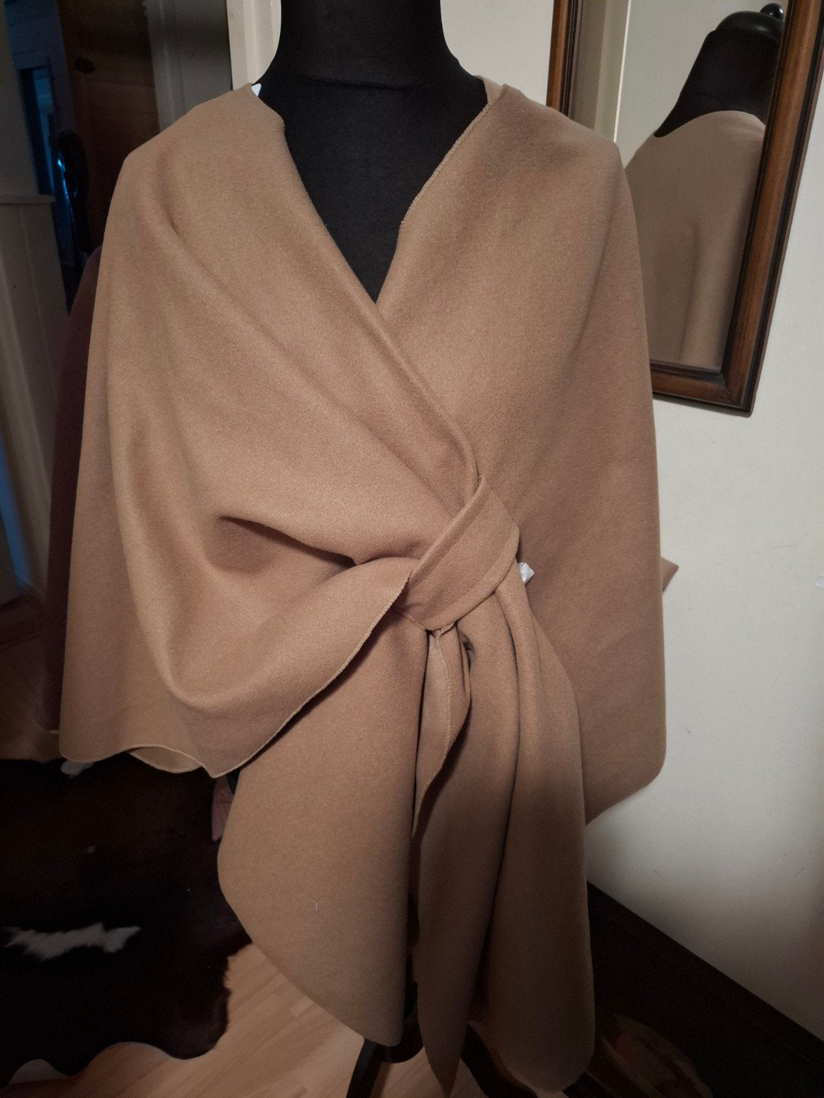 Nieuwe camelkleurige cape/poncho, Maat 38/40 (M), Bruin, Nieuw, Ophalen of Verzenden