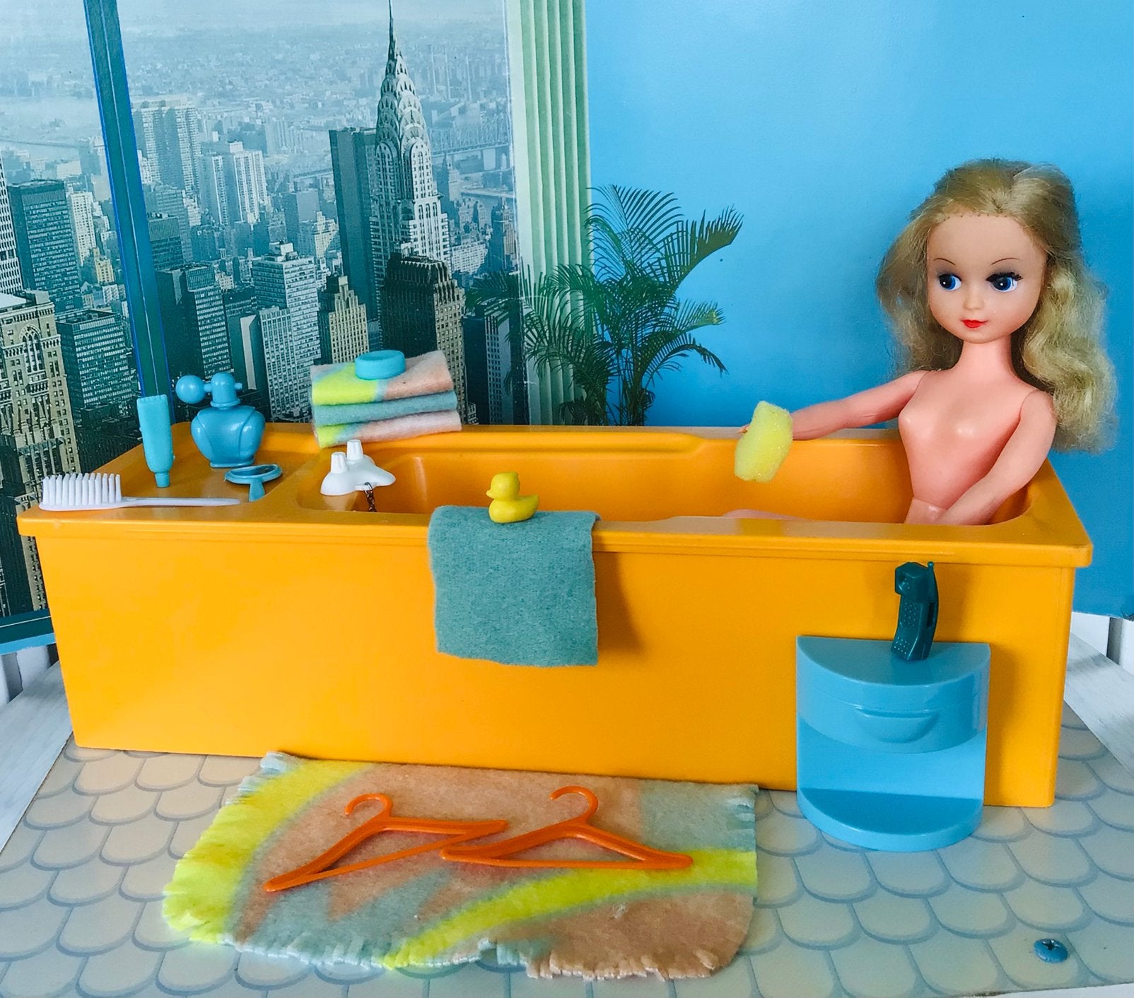 Vintage Barbie Fleur doll met bad + bijbehorende accessoires, Ophalen of Verzenden, Gebruikt, Poppenhuis