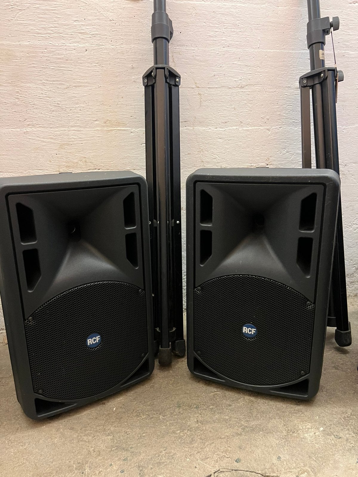 RCF ART 310-A actieve speakers | 2 statieven en hoezen, Muziek en Instrumenten, Ophalen, Zo goed als nieuw