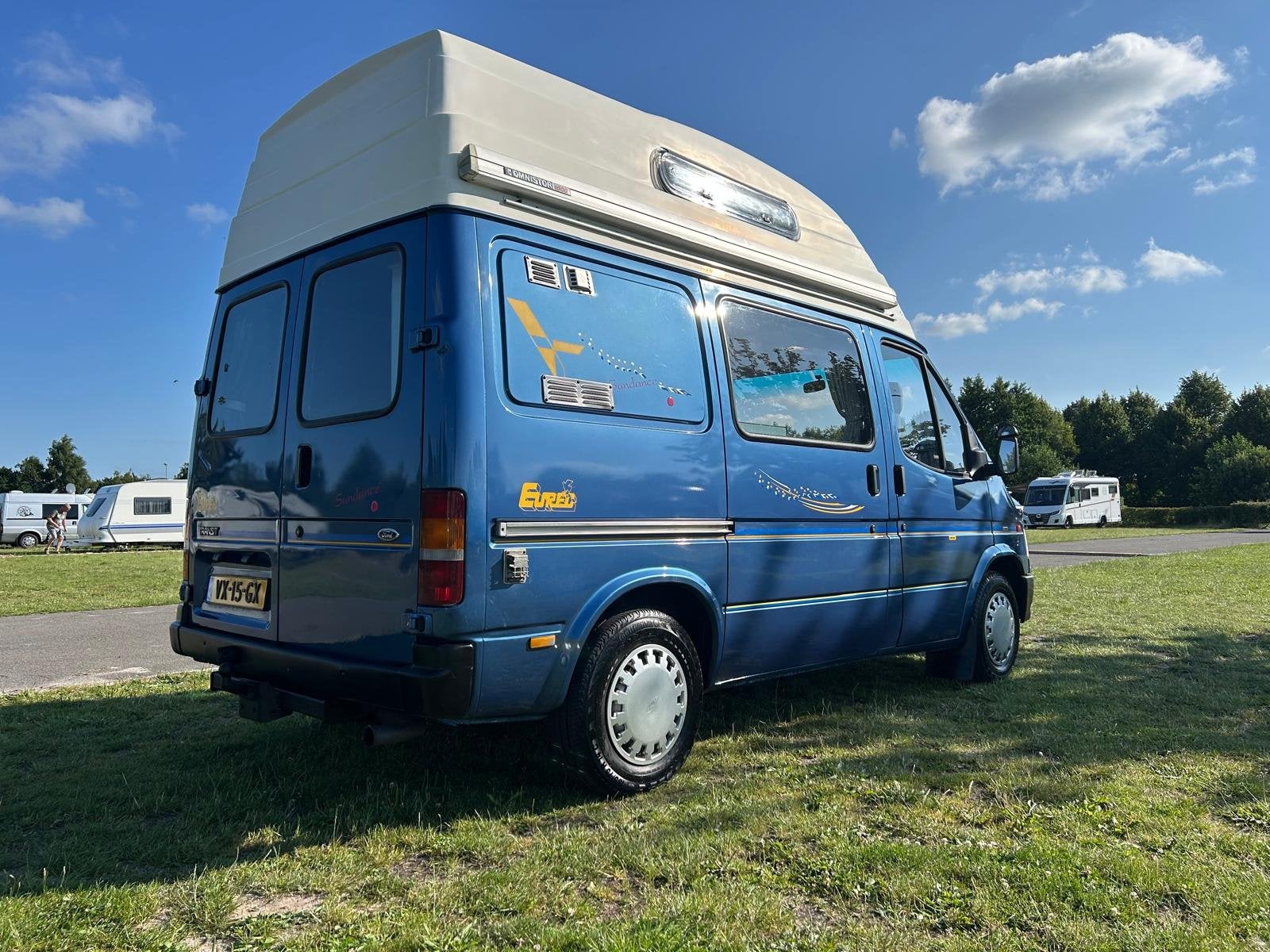 Foto 13 van Ford TRANSIT 80D ORINELE FABRIEKS BUSCAMPER 4 SLAAP PLAATSEN