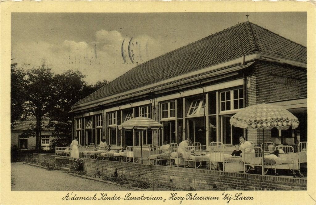 A\'damsch Kinder-Sanatorium, Hoog Blaricum bij Laren - 1938, Verzamelen, Ansichtkaarten | Nederland, Gelopen, Noord-Holland, 1920 tot 1940