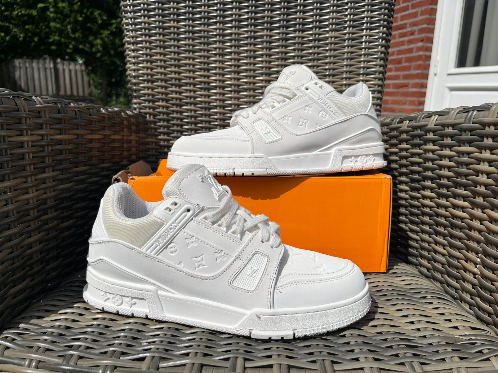 LV Trainer - Louis Vuitton - Zo goed als nieuw - Maat 44 -, Kleding | Heren, Schoenen, Verzenden, Wit, Sneakers of Gympen, Zo goed als nieuw