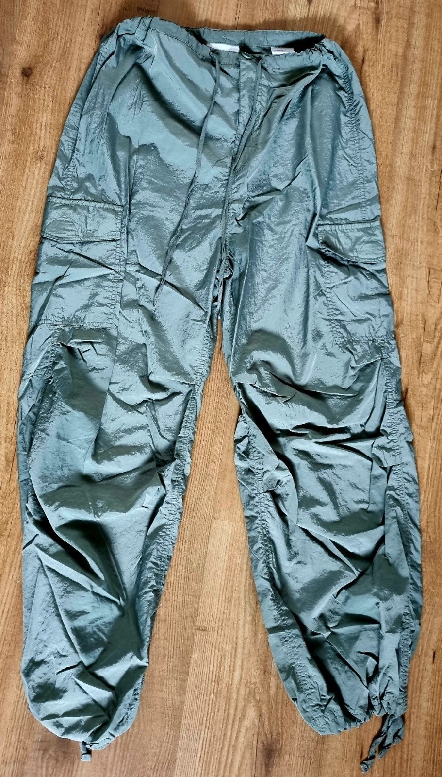 Monki Cargo Broek Maat 38 (M) - zgan (2), Maat 38/40 (M), Ophalen of Verzenden, Zo goed als nieuw, Monki