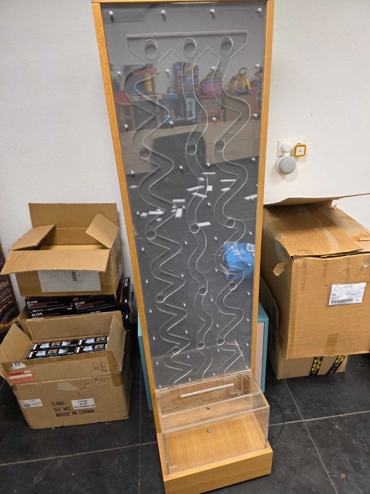 Unieke Donatiebox / Collectebus met Muntenlabyrint, Ophalen, Minder dan 50 cm, Modern, Speels, Zo goed als nieuw