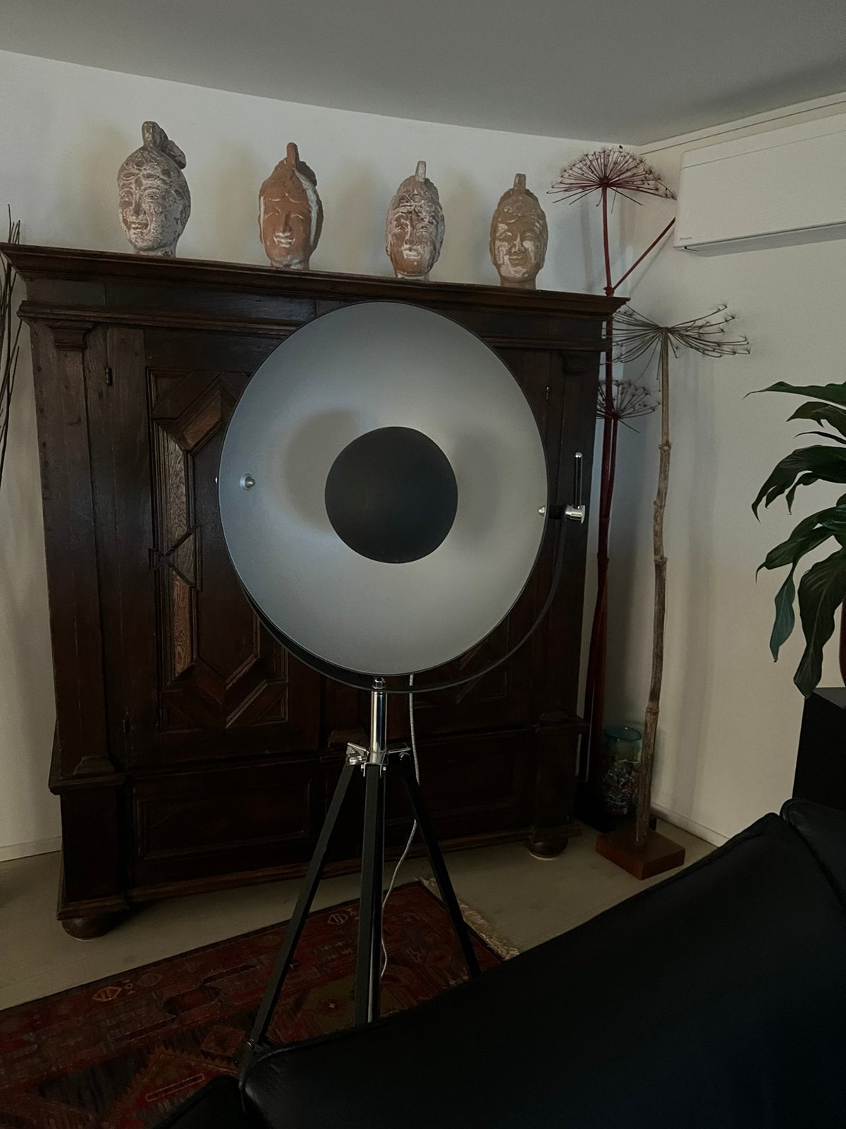 Moderne vloerlamp met driepoot en grote kap, Ophalen, Gebruikt, E27 (groot), Metaal