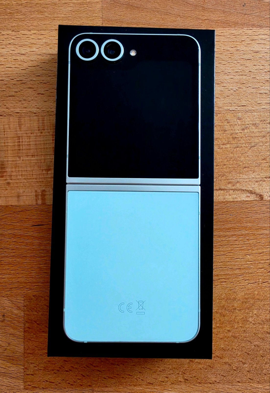 Foto 4 van Samsung Galaxy Z Flip6 - Zo goed als nieuw