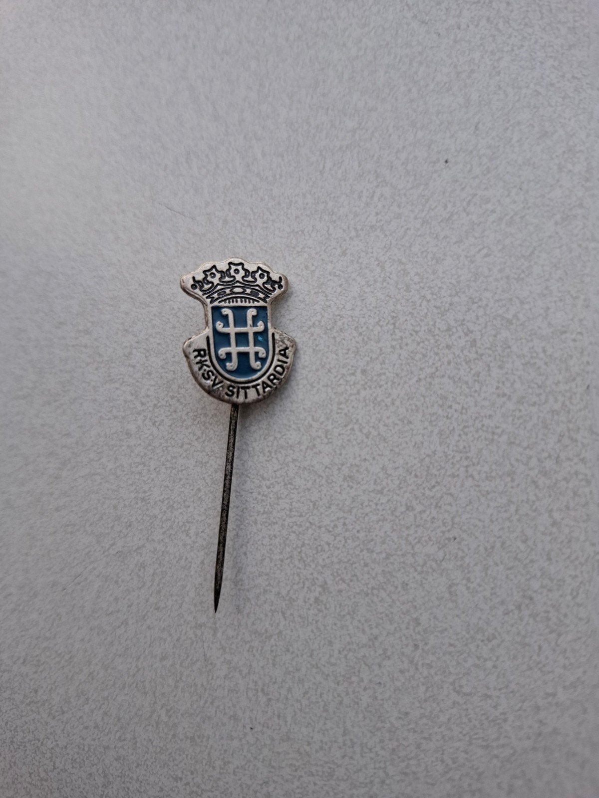 Vintage speldje pin prikker steekspeld RKSV Sittardia, Ophalen of Verzenden
