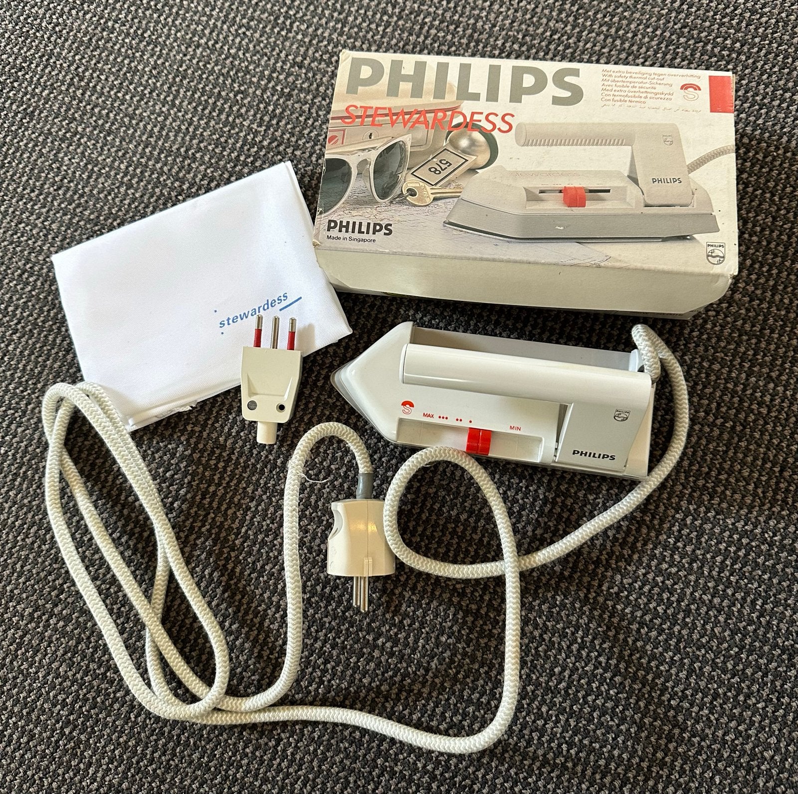 Philips Stewardess Strijkijzer HD 1168/B met doos, Ophalen of Verzenden, Zo goed als nieuw, Strijkijzer met snoer