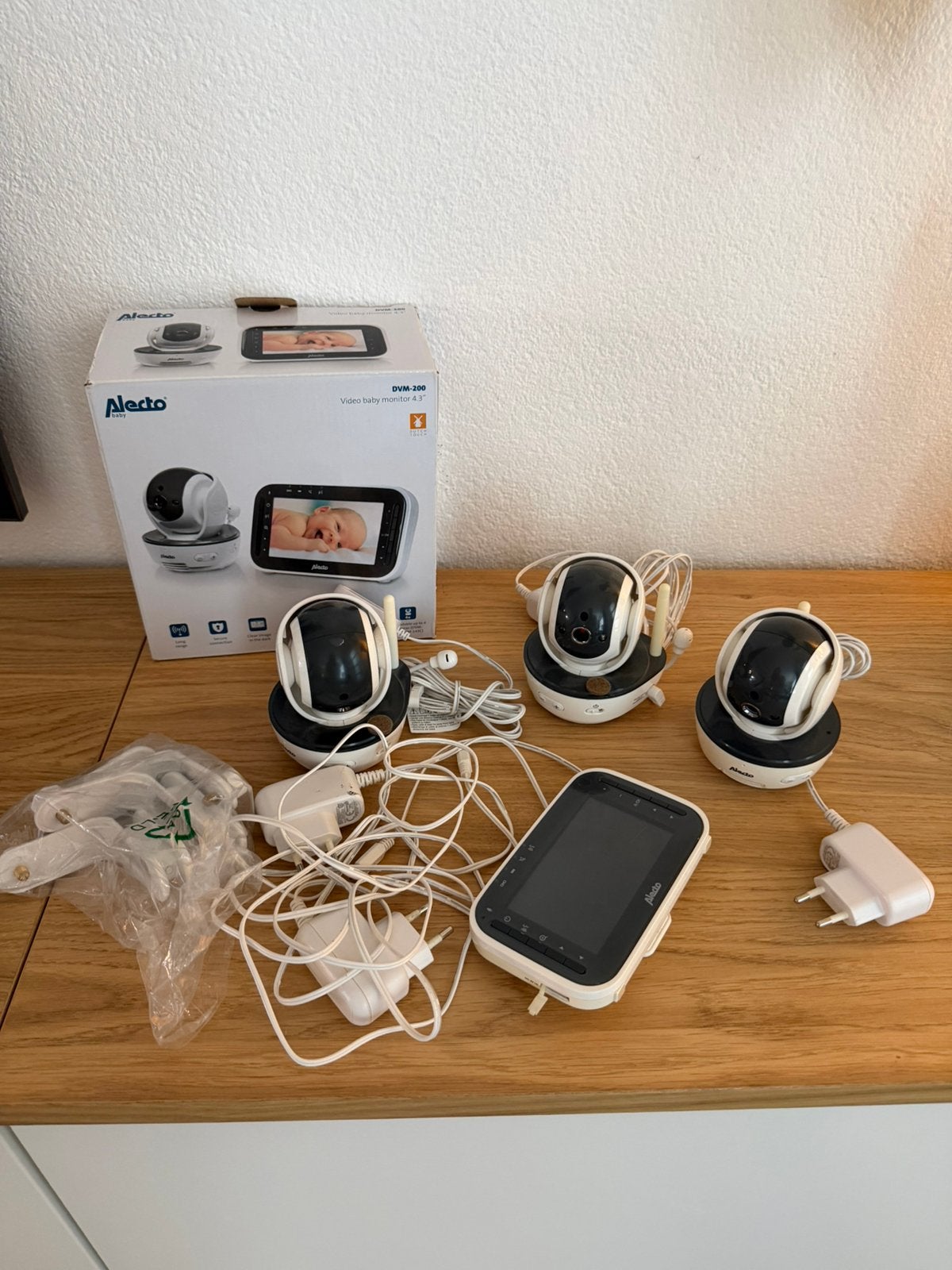Alecto DVM200 incl 3 camera’s, Ophalen of Verzenden, Gebruikt, 250 meter of meer, Camera