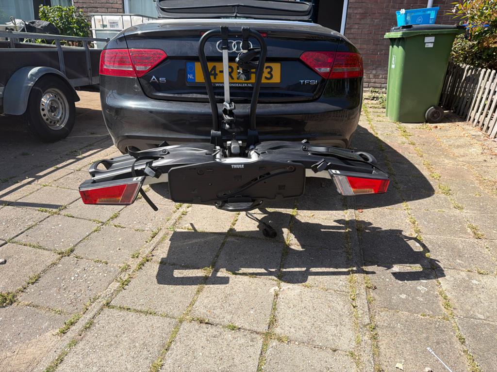 Thule fietsendrager voor trekhaak 932 voor twee (e-bike), Elektrische fiets, Ophalen of Verzenden, Zo goed als nieuw, 2 fietsen