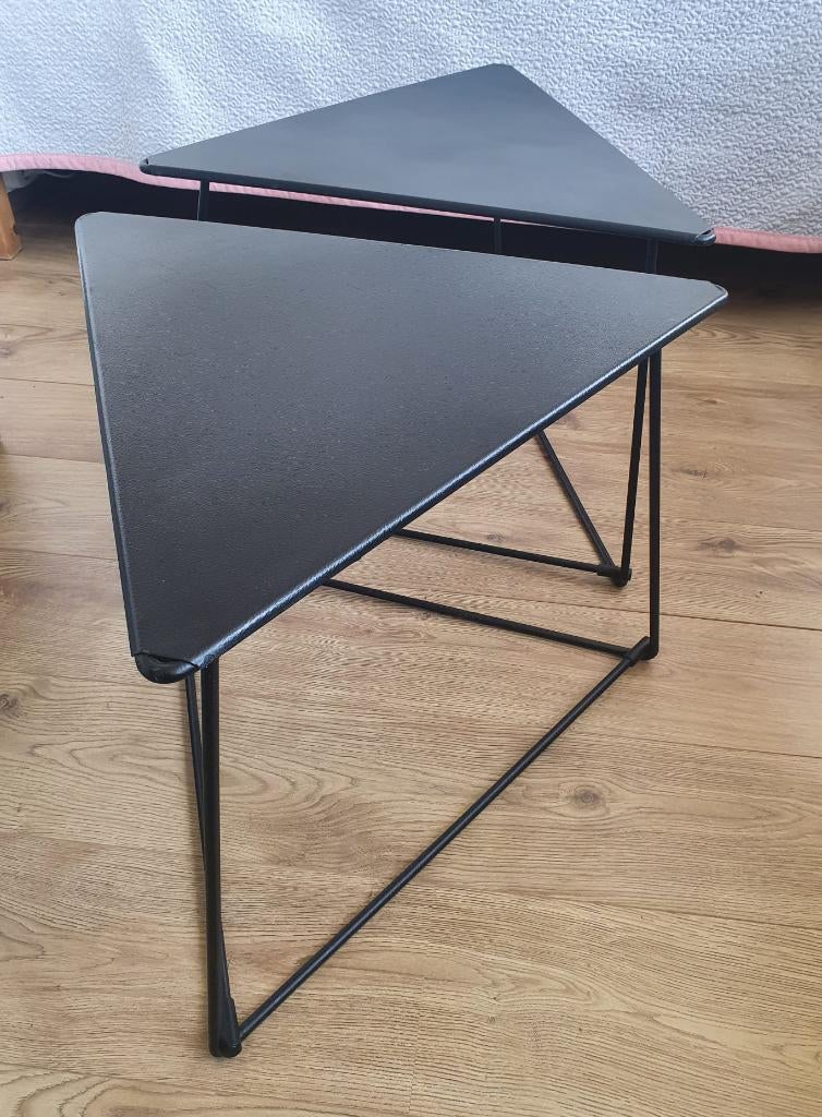 Bijzettafels 2 stuks IKEA Oti zwart metaal, Gebruikt, Metaal of Aluminium, 55 tot 75 cm, Overige vormen