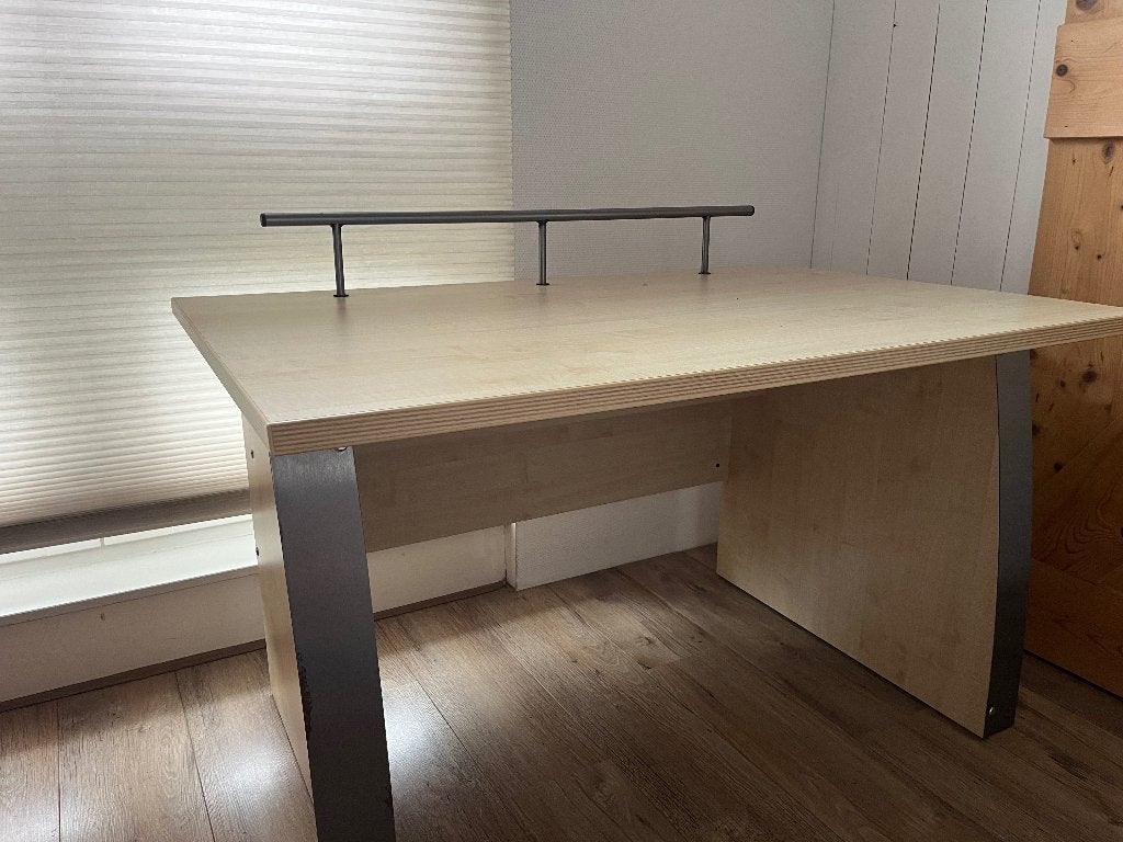 Bureau, Huis en Inrichting, Bureaus, Gebruikt, Computerbureau, Scandinavisch, Overige materialen, Demontabel, Met monitorsteun