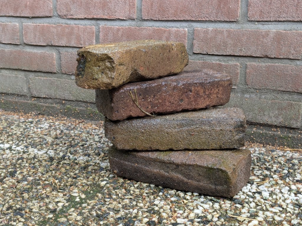 Oude waaltjes, +- 80 stuks, heel en gebroken - GRATIS, Tuin en Terras, Ophalen, Gebruikt, Minder dan 5 m², Klinkers
