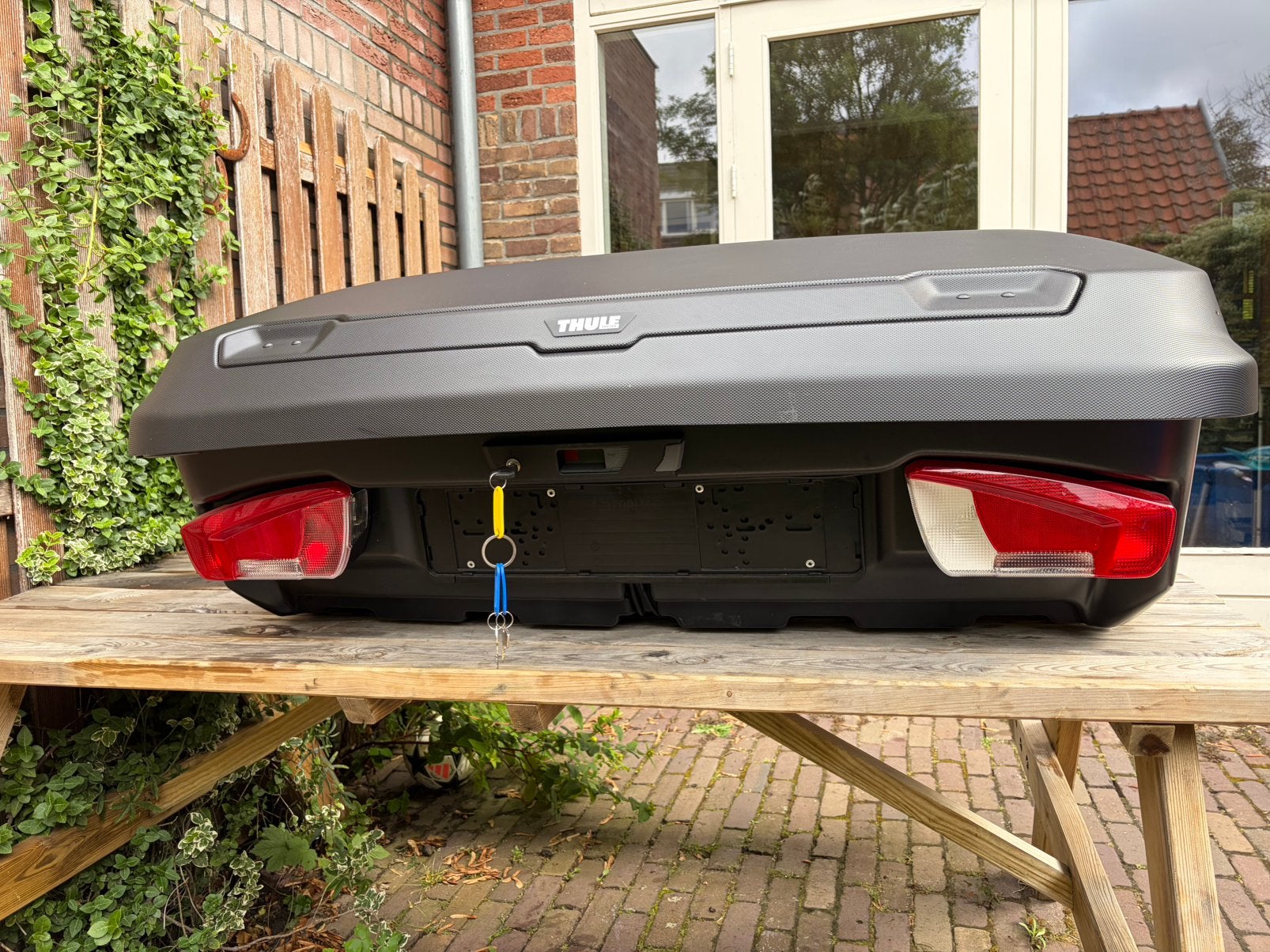Thule Arcos M 300L Bagagebox/trekhaakkoffer + platform., Auto diversen, Dakkoffers, Ophalen, Zo goed als nieuw