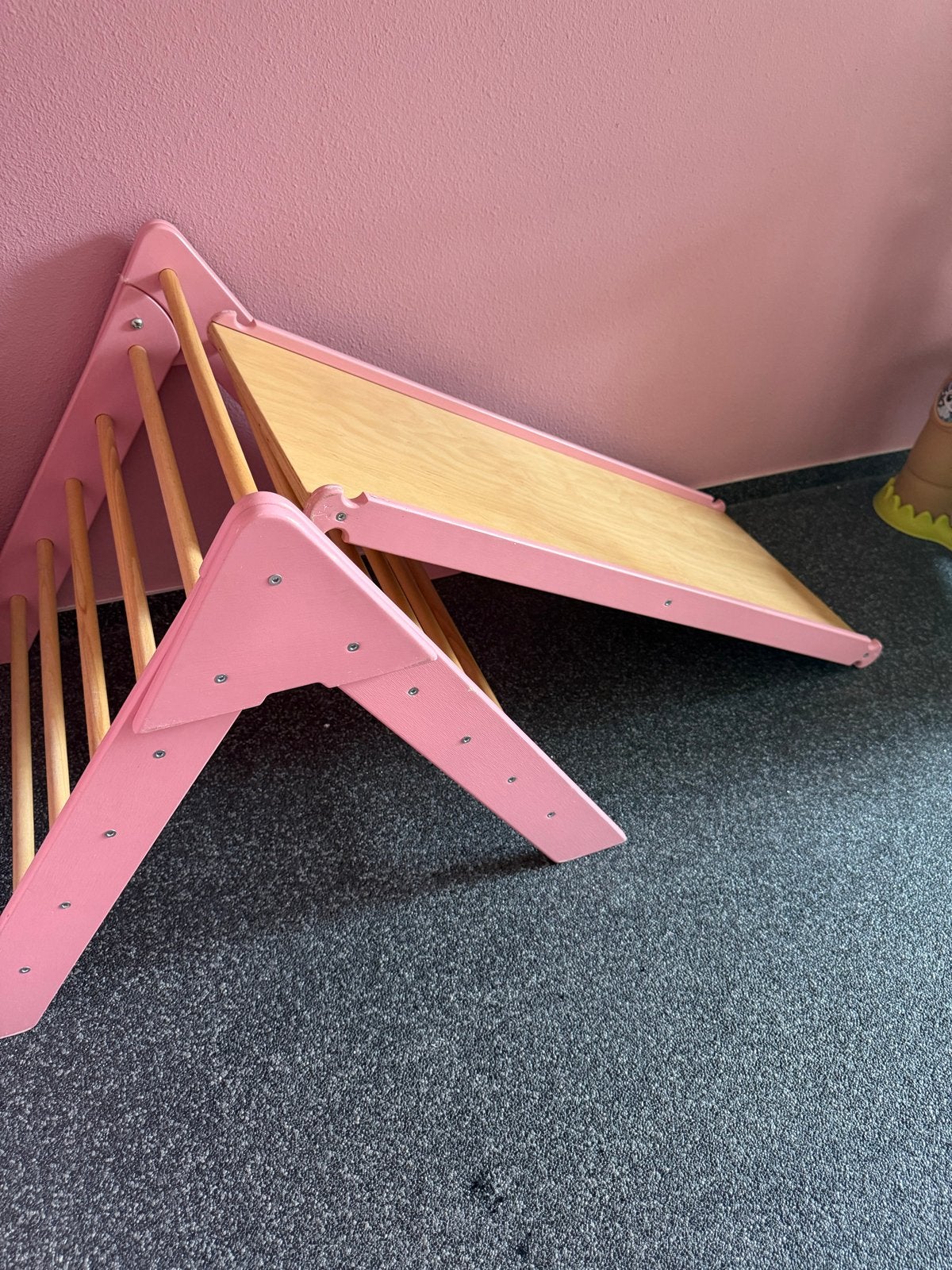 Roze Klimrek met Glijbaan voor Kinderen, Ophalen, Zo goed als nieuw, Glijbaan