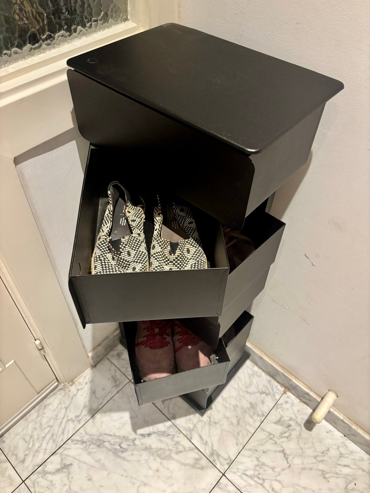 Spinder Design schoenenrek - Zwart staal, 7 kantelbare vakke, Ophalen of Verzenden, Zo goed als nieuw