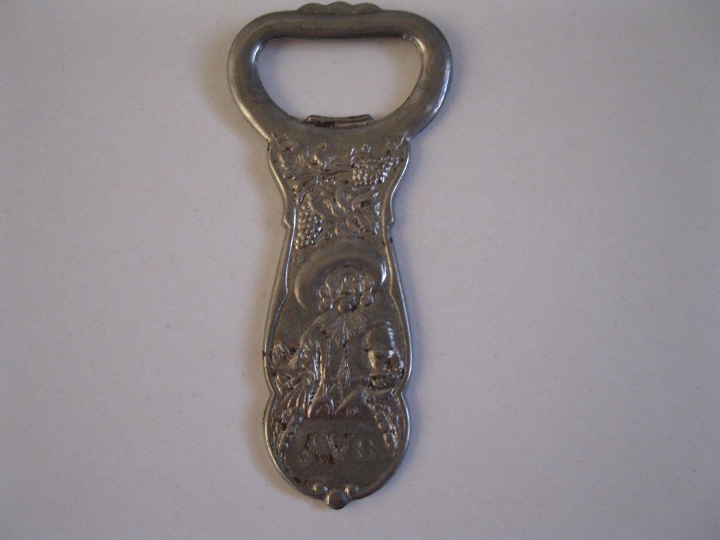 Flesopener metall met afbeelding en letters AVO., Ophalen of Verzenden, Gebruikt