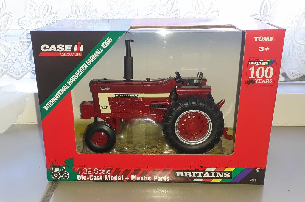 Farmall 1066 - Britains, Ophalen of Verzenden, Nieuw, Tractor of Landbouw, Britains