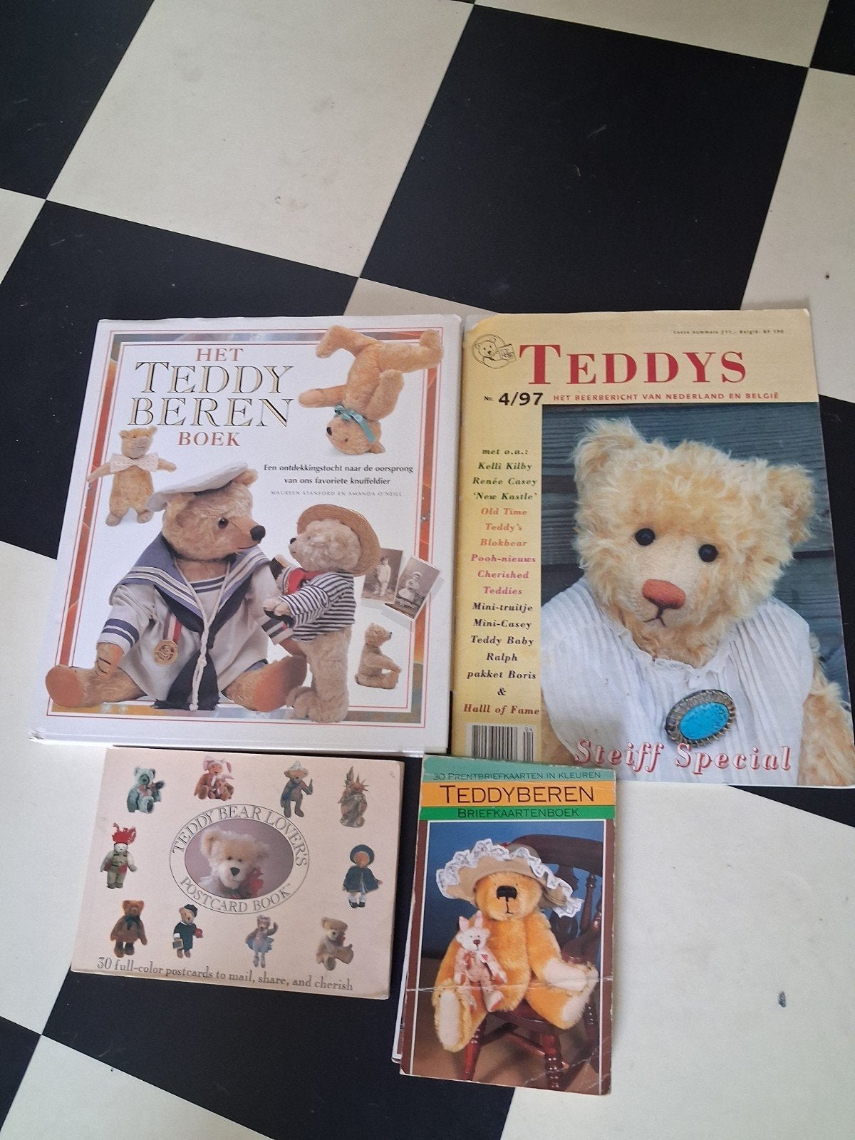 oude poppen en teddyberen naslagwerken., Ophalen of Verzenden, Gebruikt, Stoffen beer, Overige merken