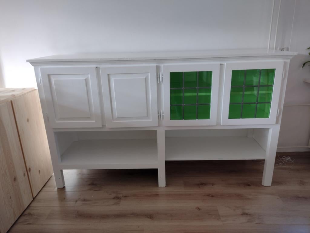 Massief houten brocante dressoir / kast met glas in lood., Huis en Inrichting, Kasten | Dressoirs, Ophalen, Gebruikt, 150 tot 200 cm