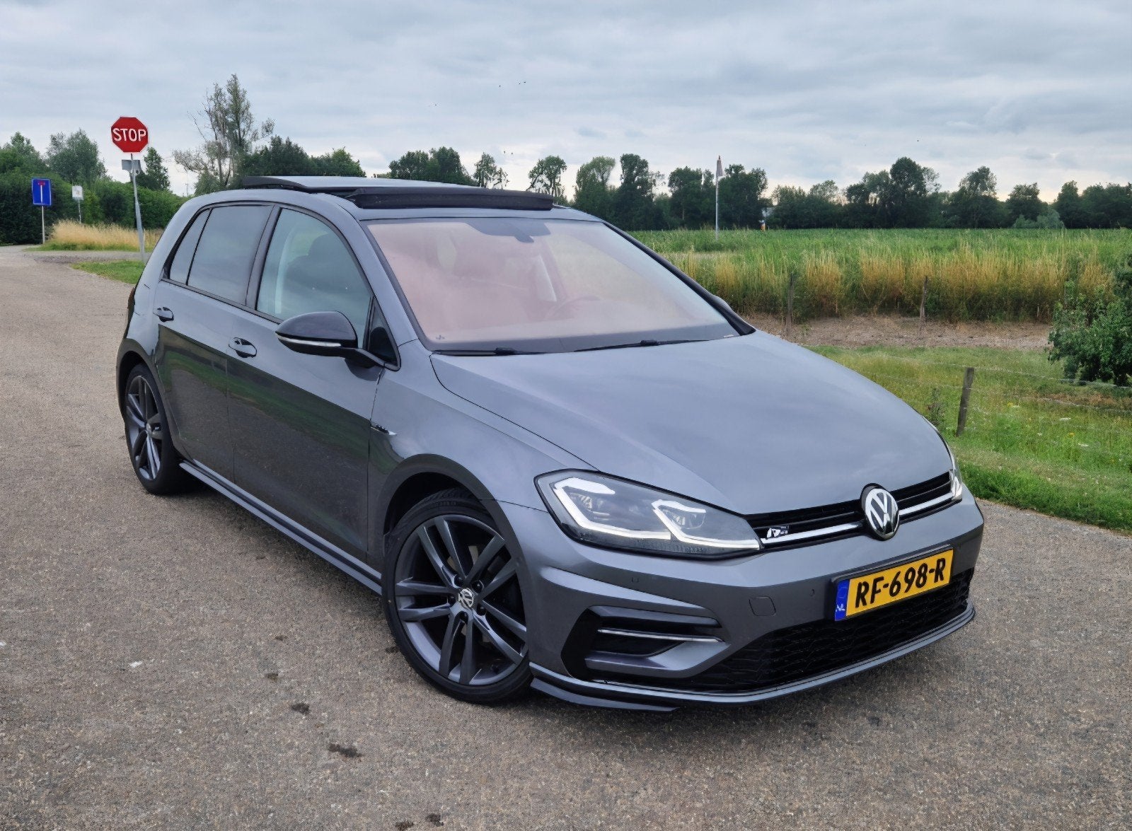 Volkswagen Golf 1.5 TSI 180pk 5D 2017 Grijs 2x R-line pano, Auto's, Voorwielaandrijving, 1498 cc, Euro 6, 4 cilinders