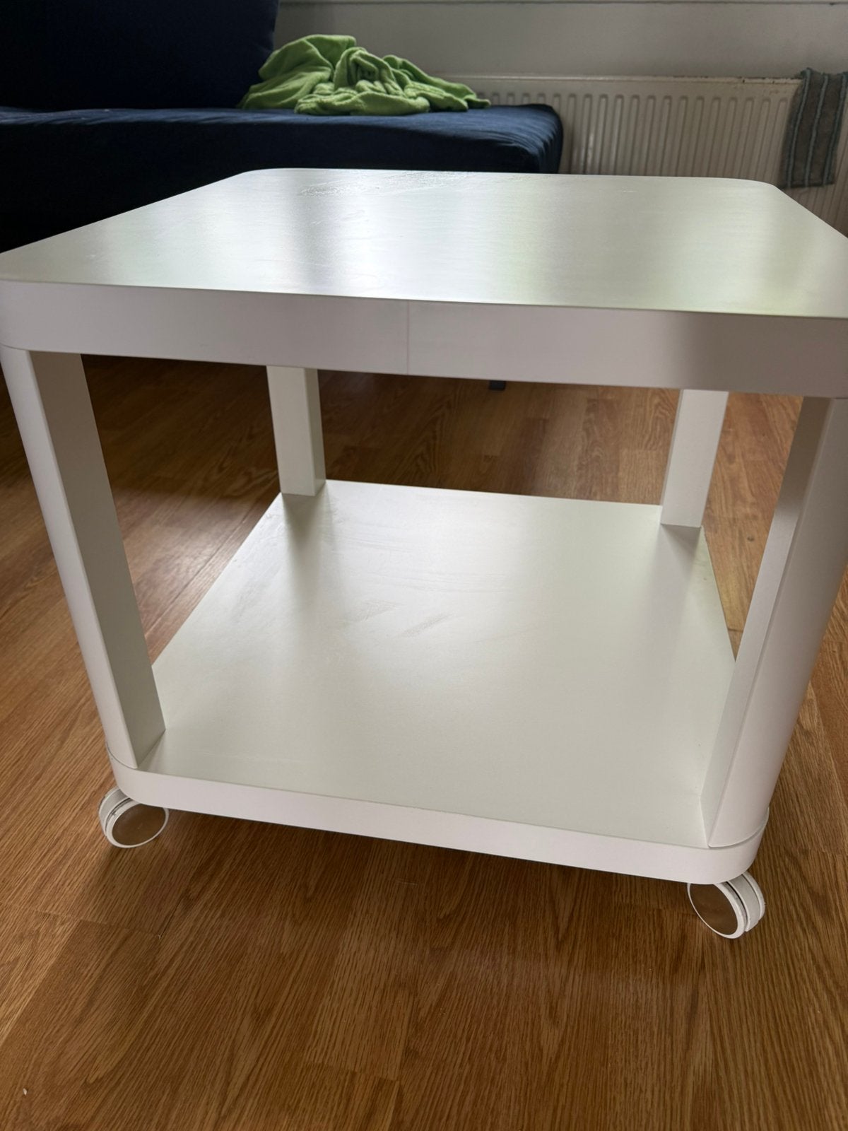 White TINGBY side table from IKEA, Ophalen, 50 tot 100 cm, Zo goed als nieuw, 25 tot 50 cm