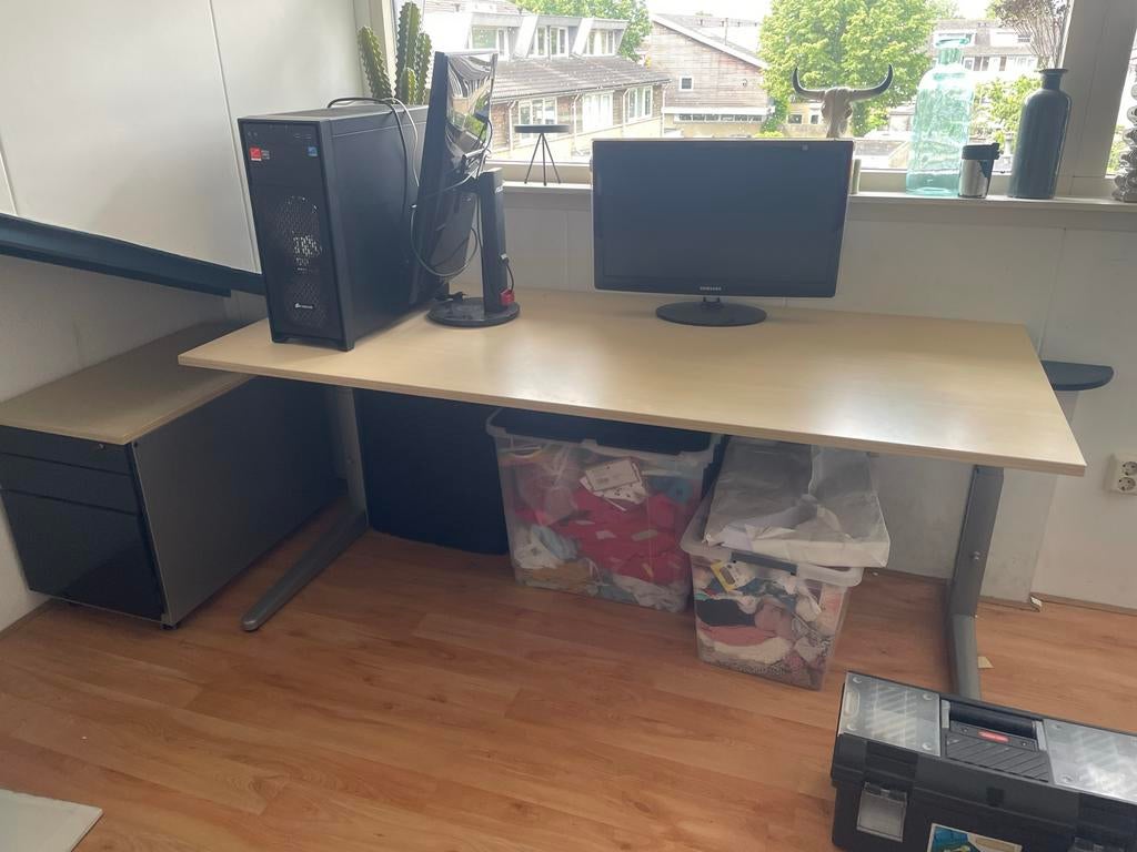 Verstelbaar bureau en ladeblok Ahrend, Ophalen, Zit-sta bureau, Metaal, In hoogte verstelbaar