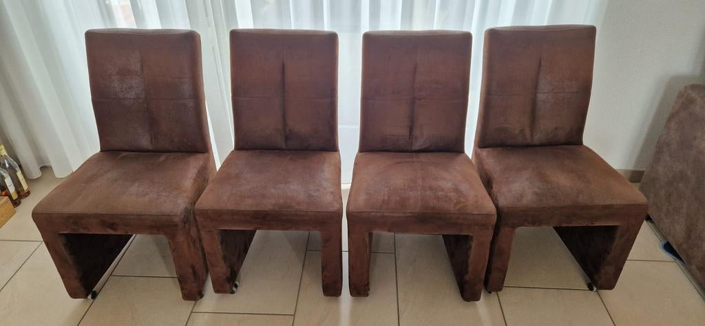 4 eetkamer stoelen op wieltjes in goede staat, Ophalen