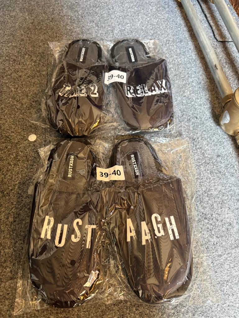 Nieuwe Rustaaagh en Relax pantoffels maat 39-40, Kleding | Dames, Ophalen, Nieuw, Zwart, Pantoffels of Sloffen