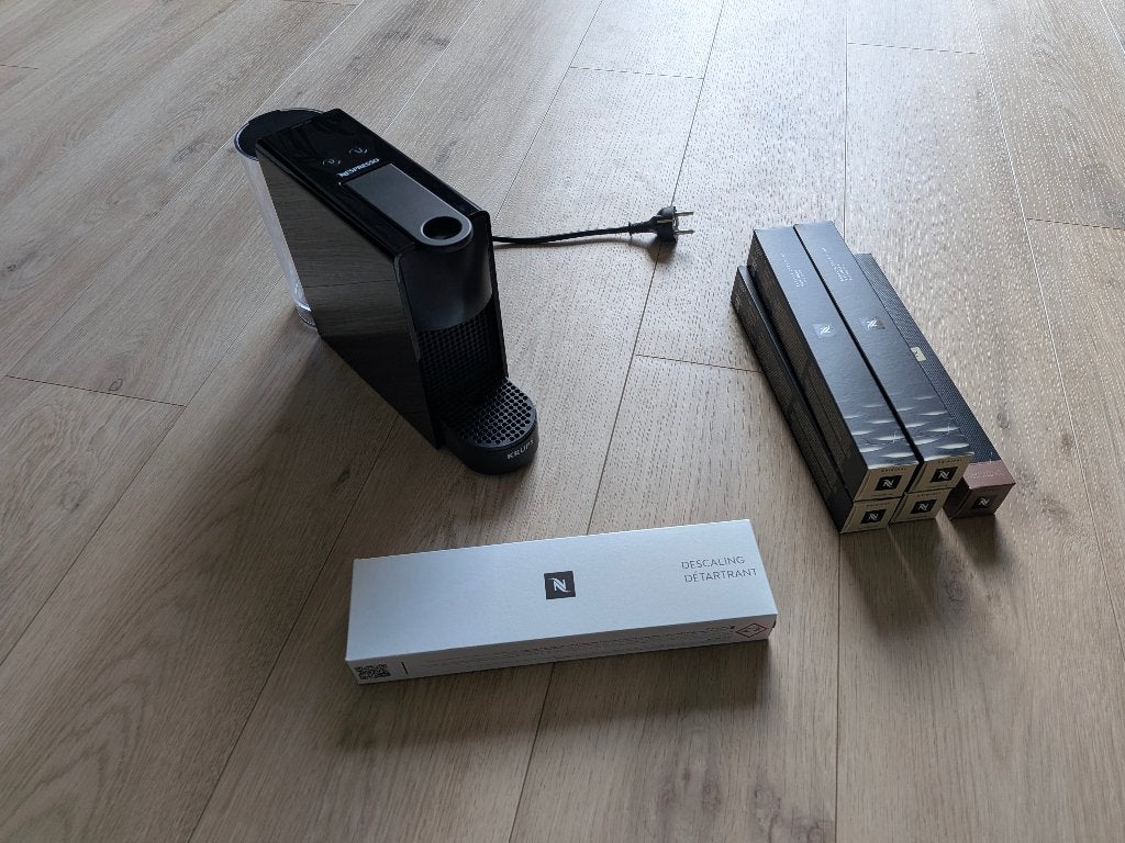 Krups Essenza Mini nespresso + descaling + cups, Ophalen, Gebruikt, Espresso apparaat, 4 tot 10 kopjes